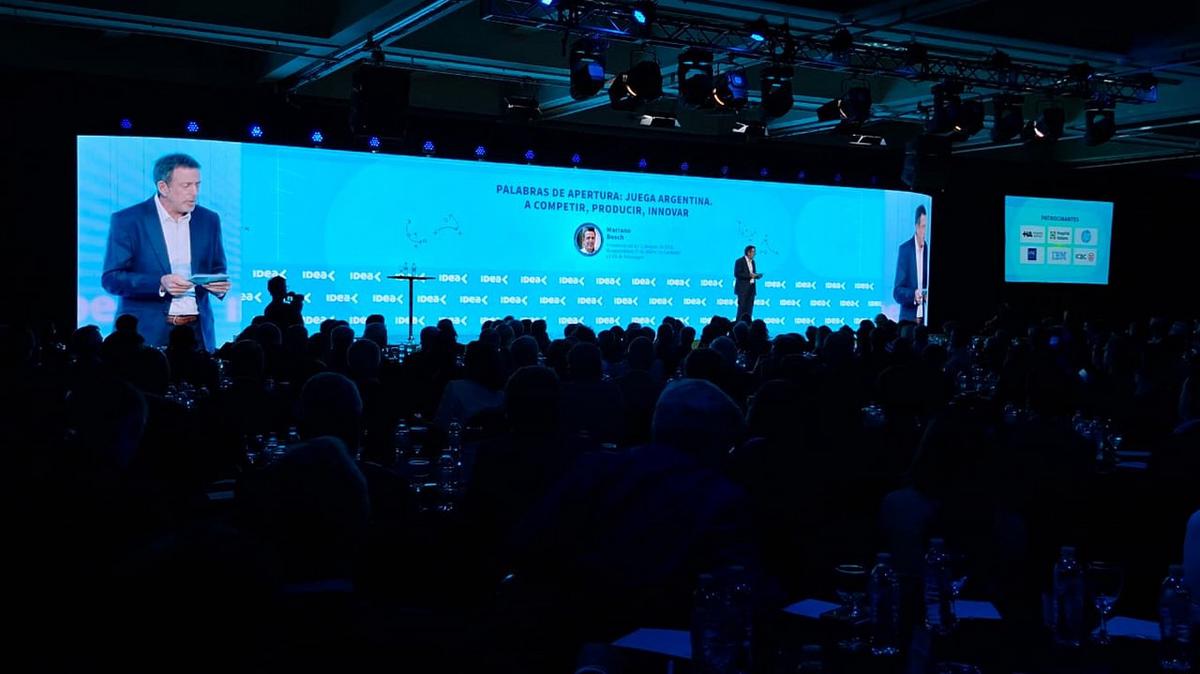 Hernán Funes, Sergio Suppo y Adrián Simioni, en el Coloquio IDEA.