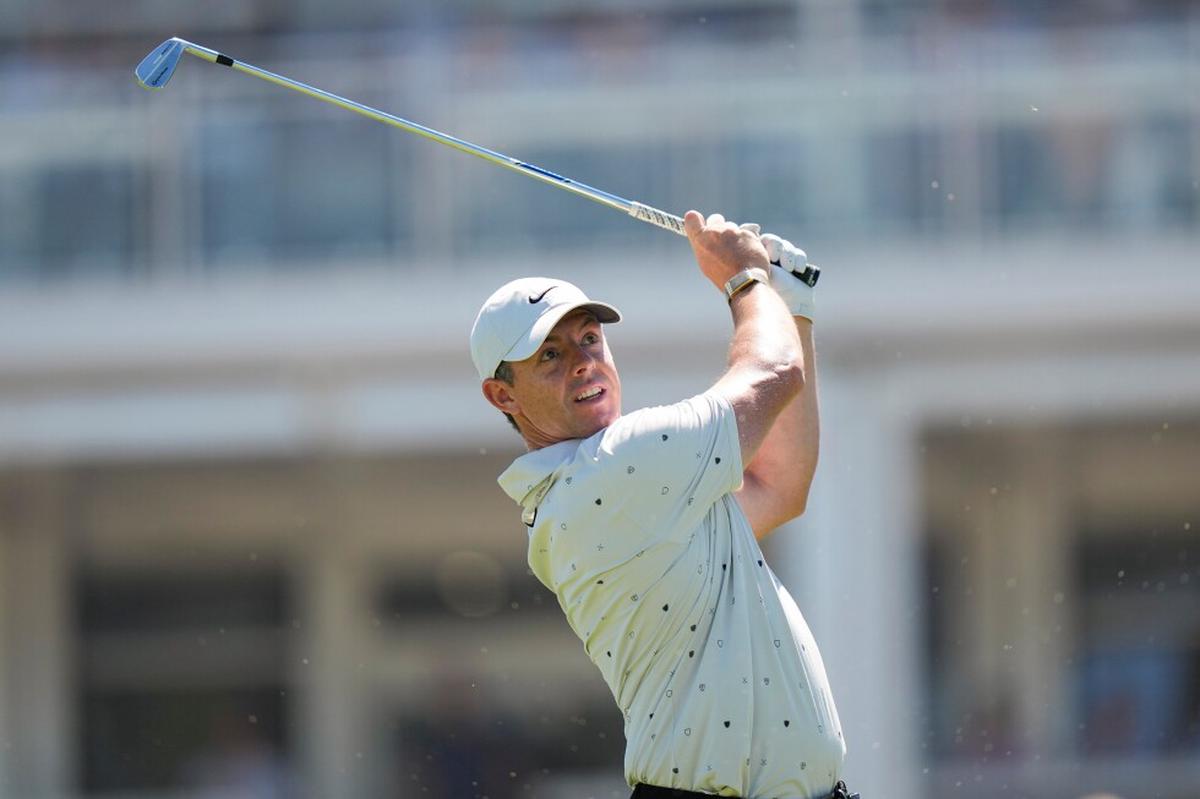 Rory McIlroy se mete en la pelea del Campeonato de la PGA con 66 en Aronimink