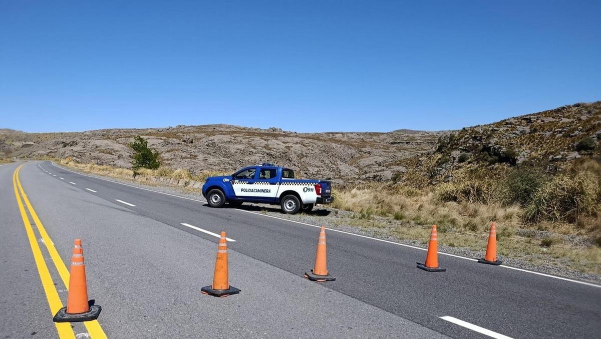 Está cortado el Camino de las Altas Cumbres. (Foto: Policía)