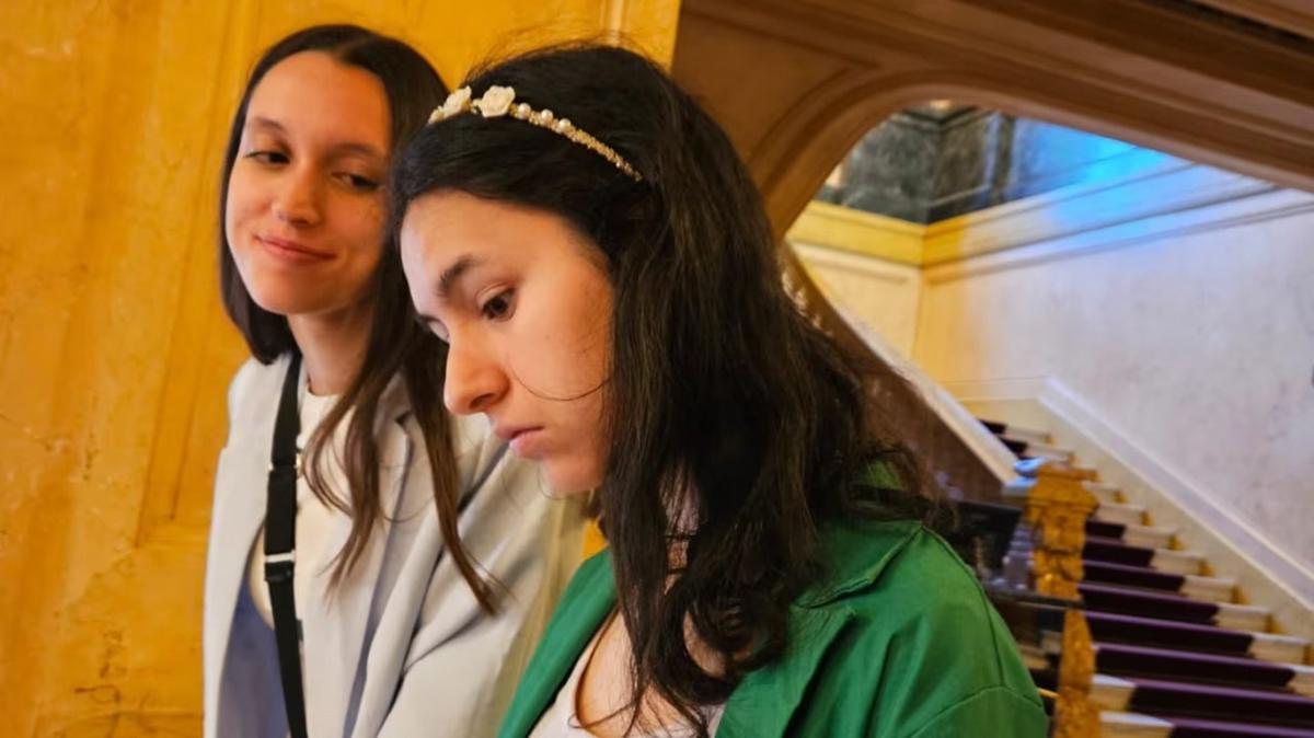 Guada, Juli y su mamá. (Foto: @pictogramas.arg)