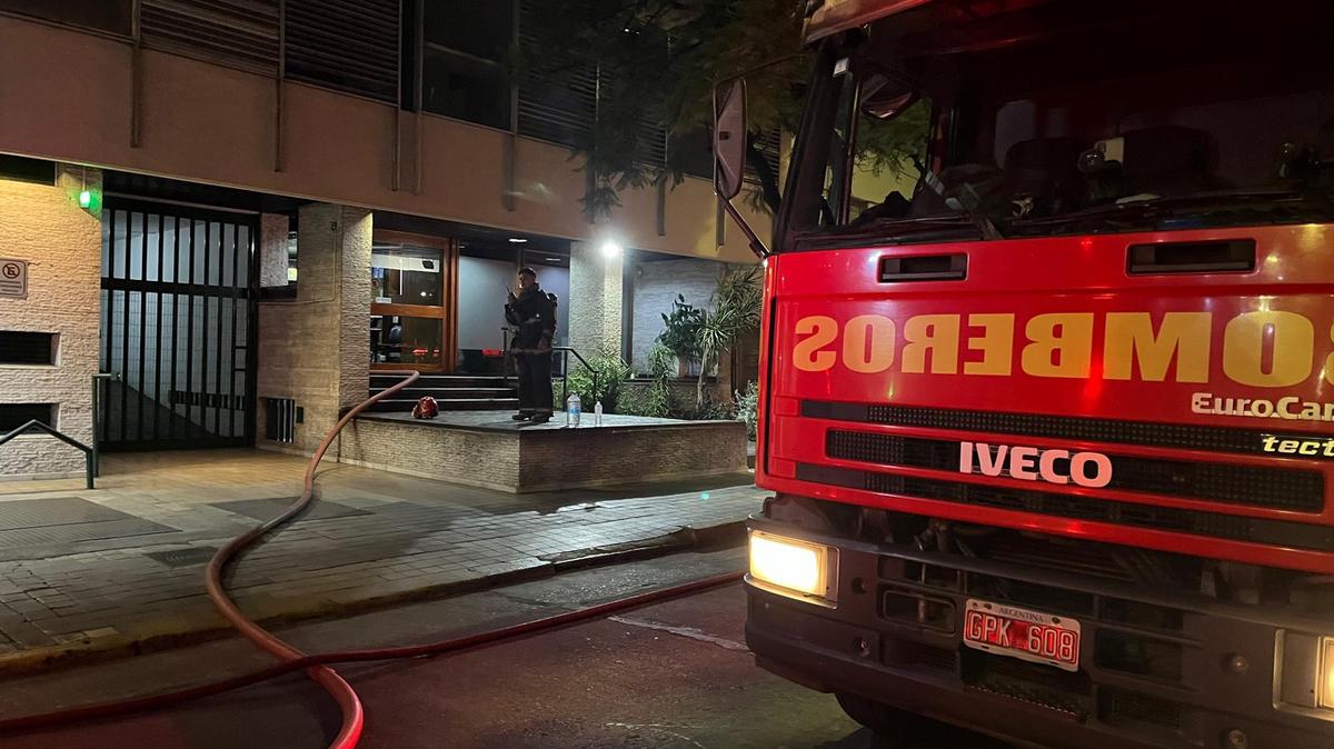 FOTO: Dos dotaciones de bomberos trabajaron en el lugar.  