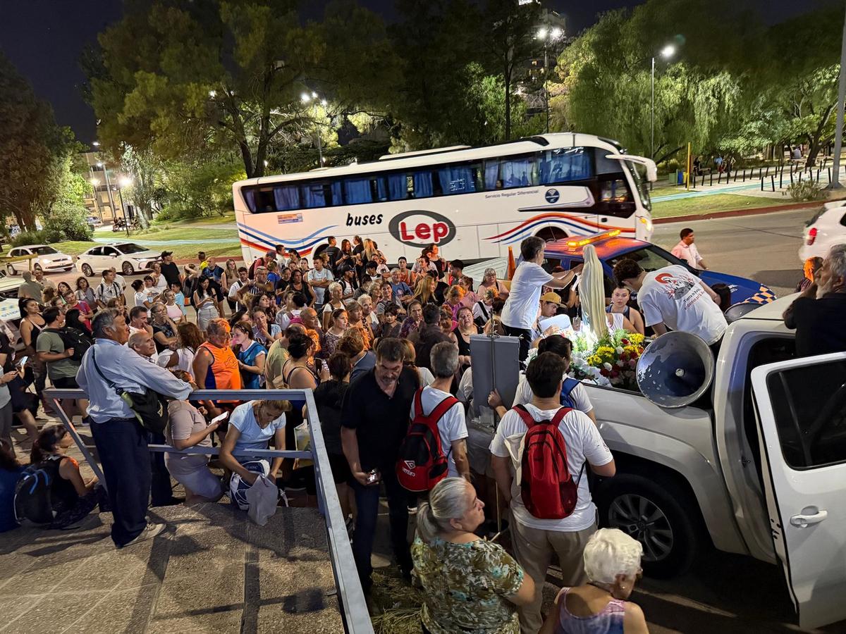 La peregrinación de la Virgen de Lourdes. (Foto:Daniel Cáceres/Cadena 3)