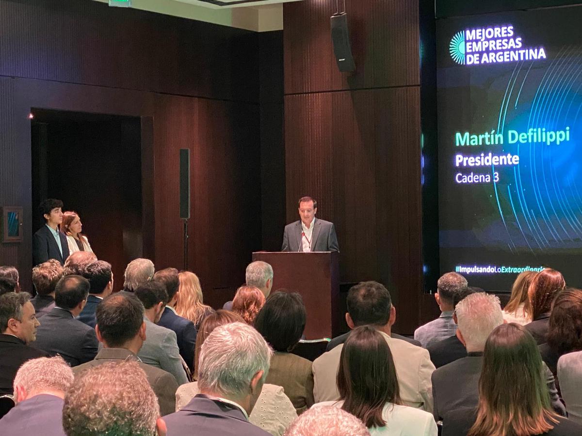 Martín Defilippi, presidente de Cadena 3, en el evento que premió a mejores empresas.