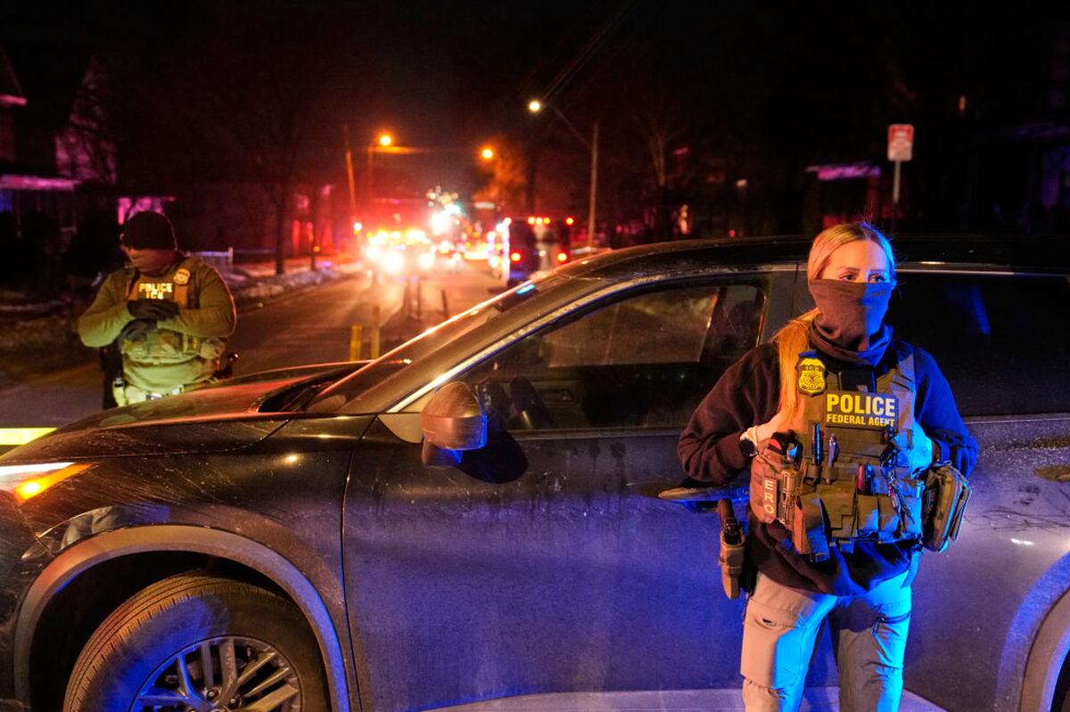 Agente de ICE buscado por disparar a un hombre en Minneapolis es arrestado en Texas