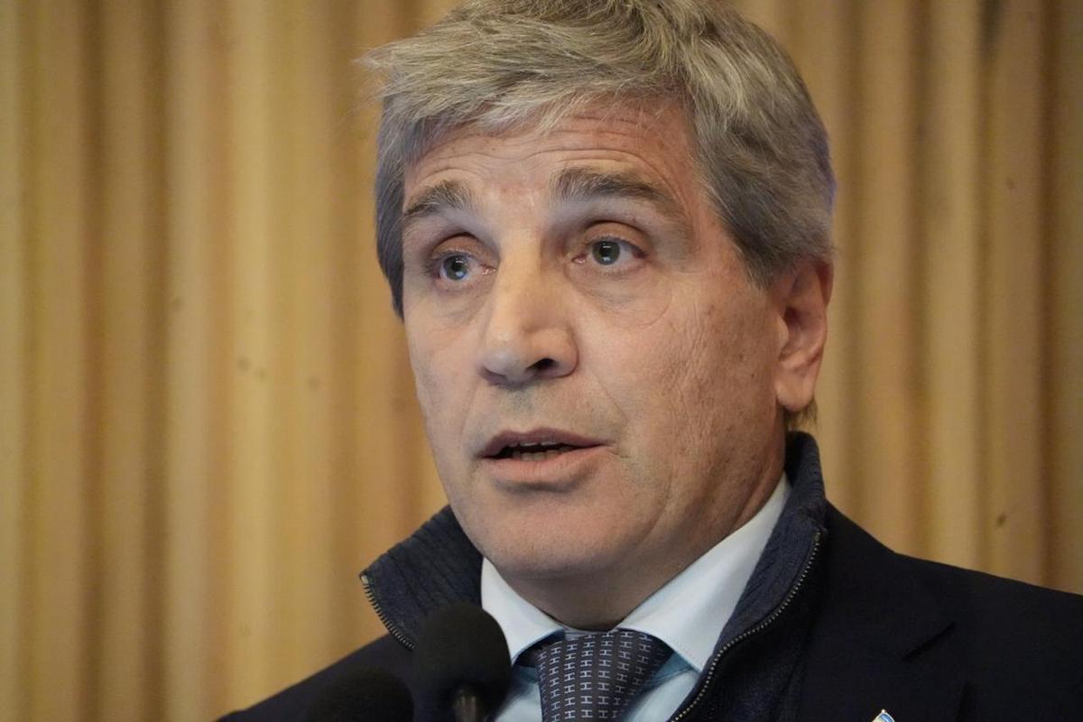 Luis Caputo, en la Bolsa de Comercio de Córdoba. (Foto: Daniel Cáceres/Cadena 3)