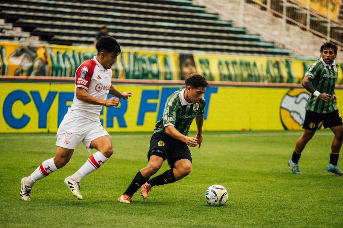 El partido se disputó en el estadio José María Minella.