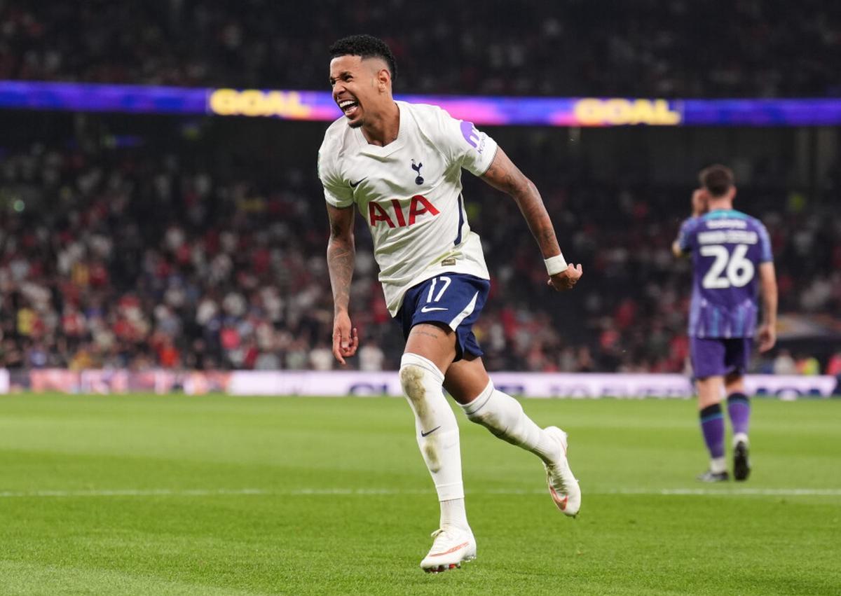 Sávio anota y Tottenham aplasta 5-1 a Charlton en la Copa de la Liga