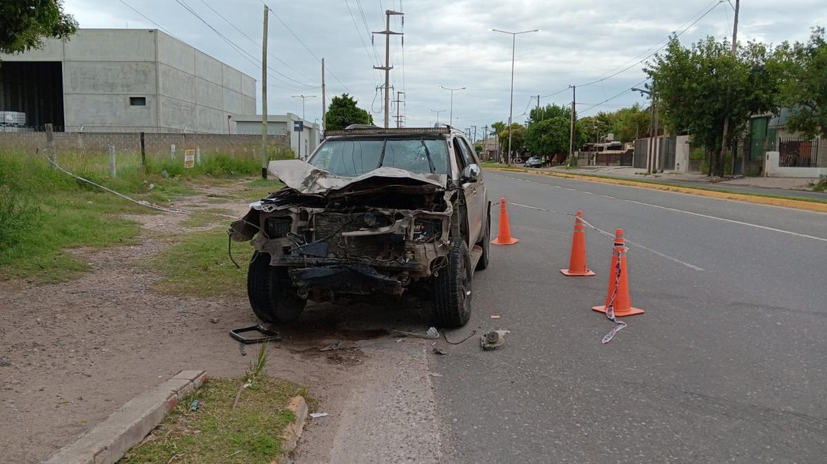 La Toyota Hilux SW4 chocó por alcance al auto.