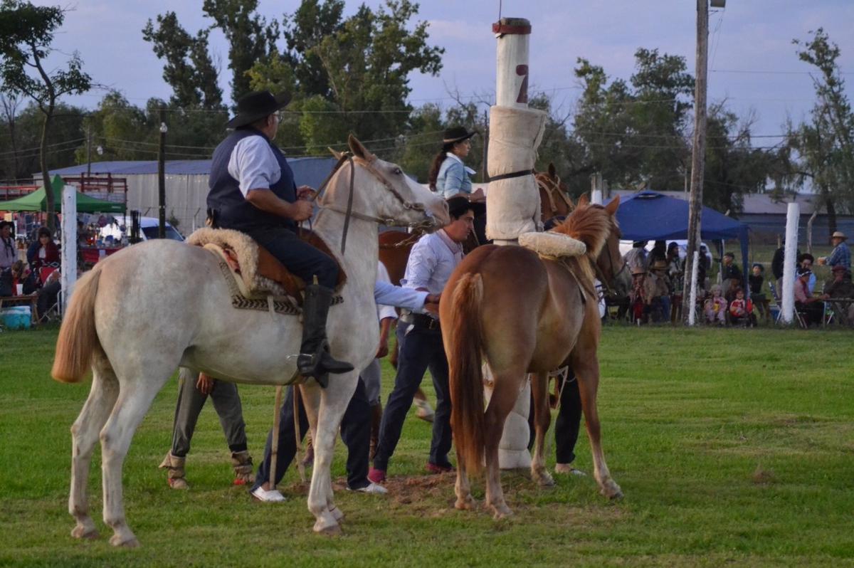 FOTO: Jineteada femenina