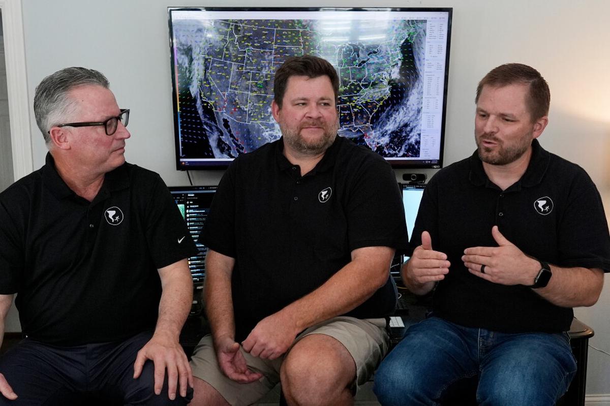 Un grupo de voluntarios informa y tranquiliza a Nashville cuando vienen tornados y tormentas severas