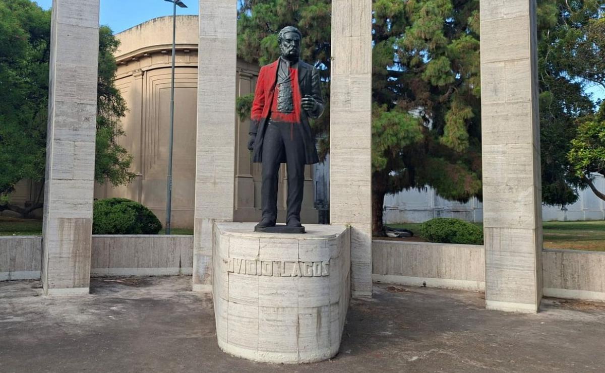 La estatua de Ovidio Lagos fue vandalizada.