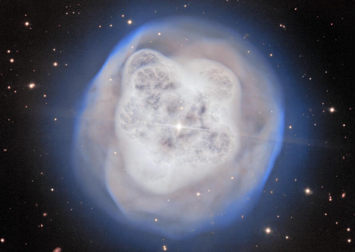 Estrella moribunda aparece como una esfera de cristal ondulante en nueva imagen de telescopio
