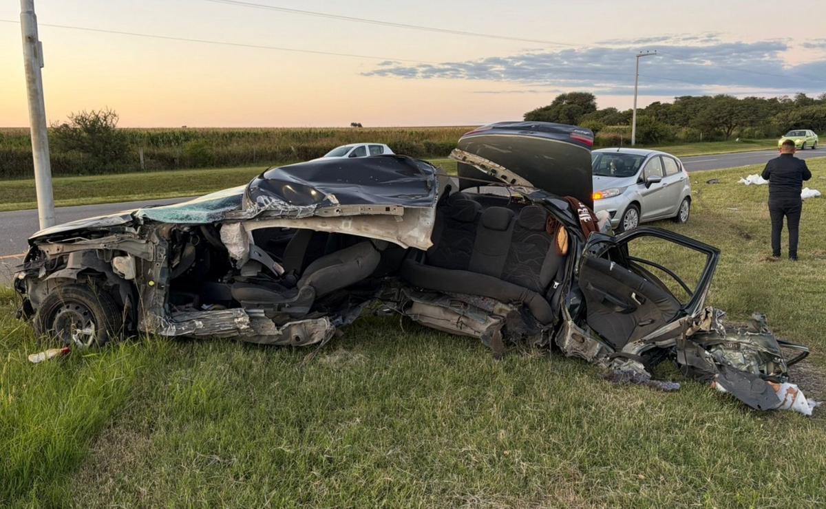 Así quedó el Fiat Siena tras el violento impacto.