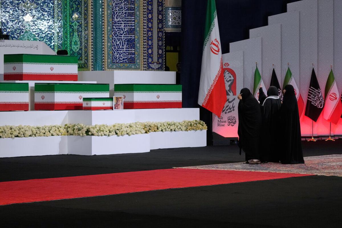 Irán inicia el funeral de varios días del líder supremo Alí Jamenei, muerto en la guerra