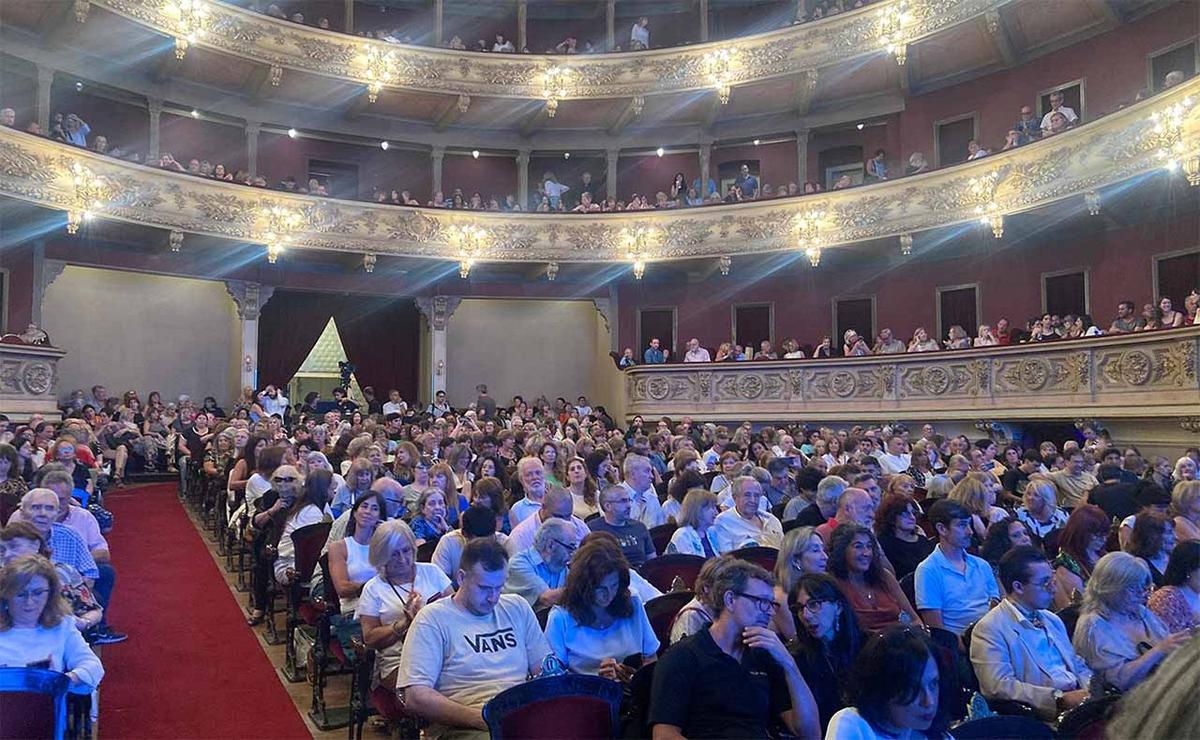 FOTO: Serrat homenajeó al 