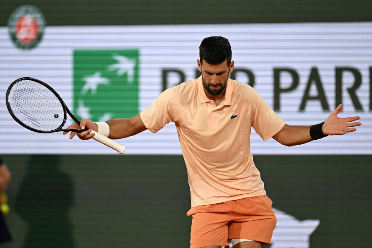 Djokovic remonta y vence a Giovanni Mpetshi Perricard en la 1ra ronda del Abierto de Francia