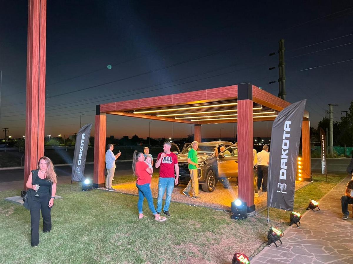 Grupo Vespasiani inauguró en Córdoba el primer concesionario exclusivo RAM.