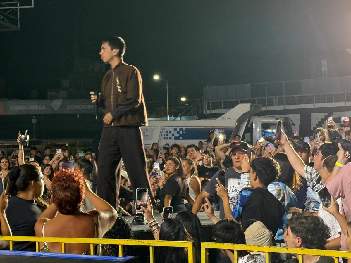 Milo J en un show íntimo en Cosquín. (Foto: Daniel Cáceres).