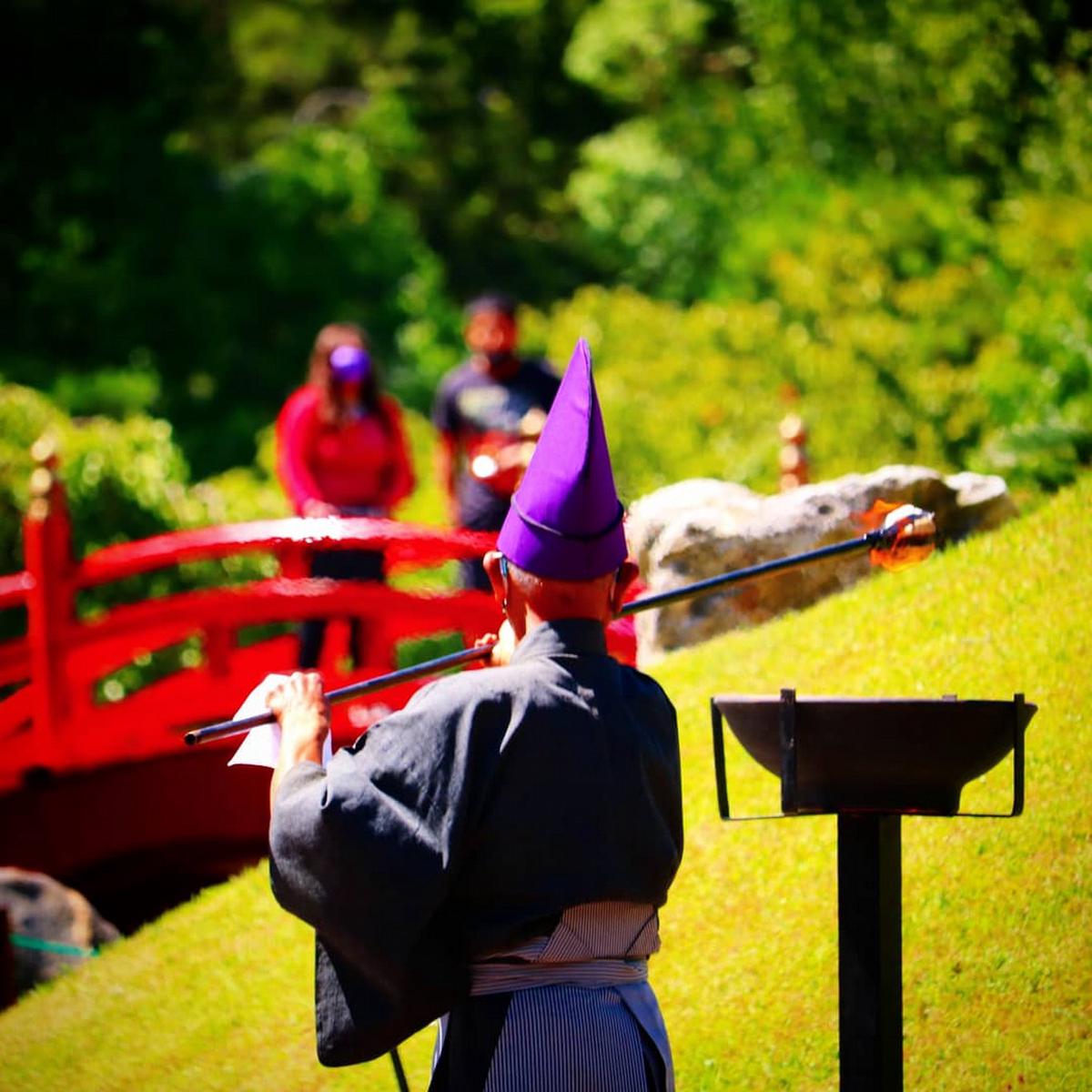El festival del fuego en el jardín japonés