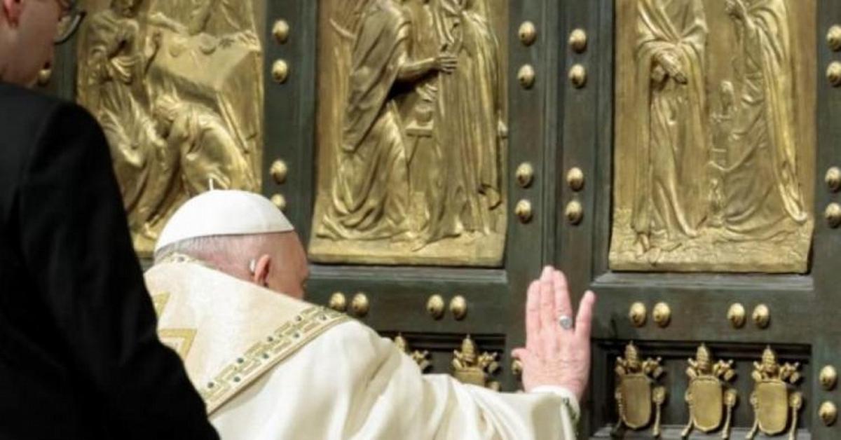 FOTO: El Papa abrió la Puerta Santa dando inicio al Año Santo de la esperanza