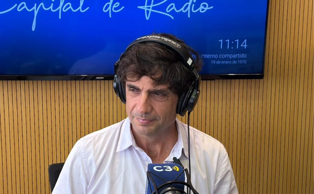 Hernán Lucunza en los estudios de Cadena 3 Rosario.