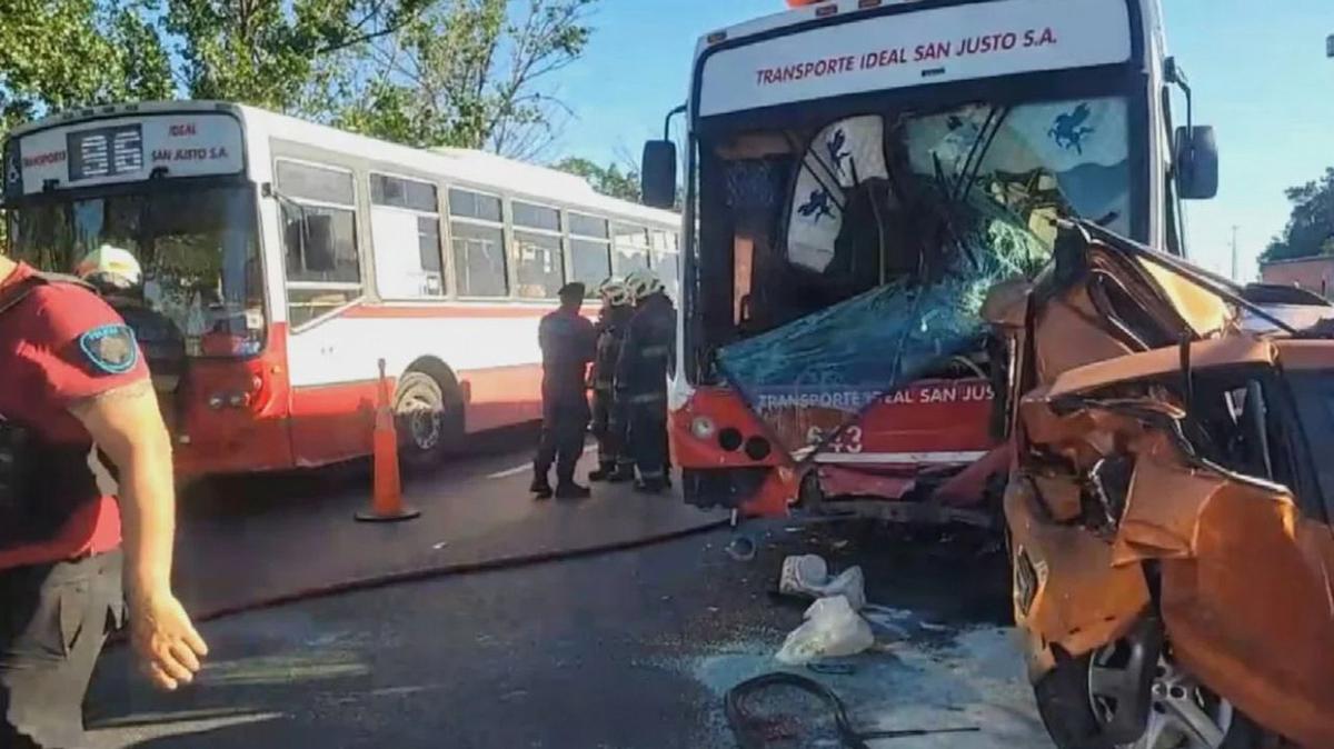 FOTO: Choque múltiple en la autopista Dellepiane. 