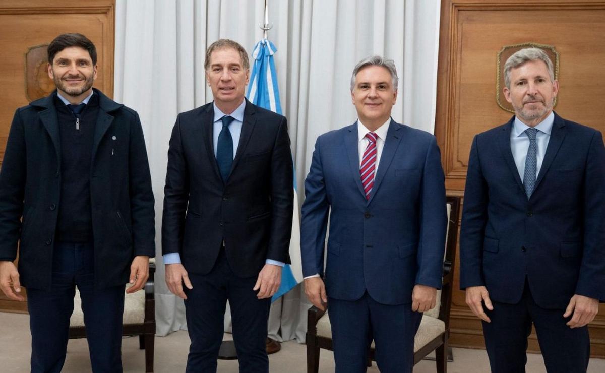 Los gobernadores mantuvieron un encuentro en Casa Rosada con el jefe de Gabinete.