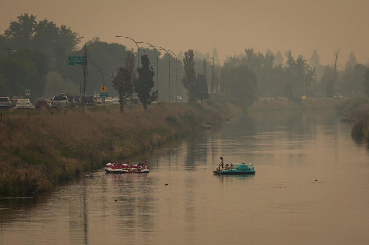 Canadá pone al ejército en alerta debido a incendios forestales; un muerto y miles de desplazados