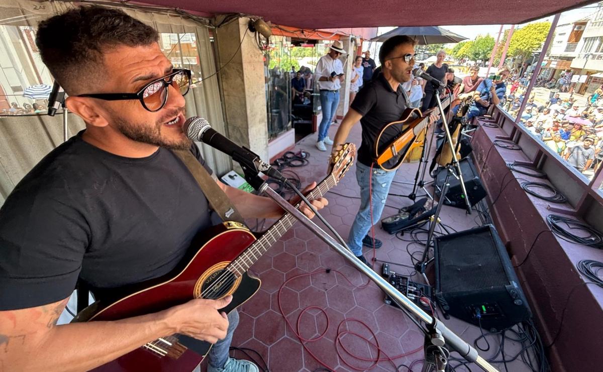 El Dúo Amukan abrió la tradicional Peña de la Munich en Cosquín.