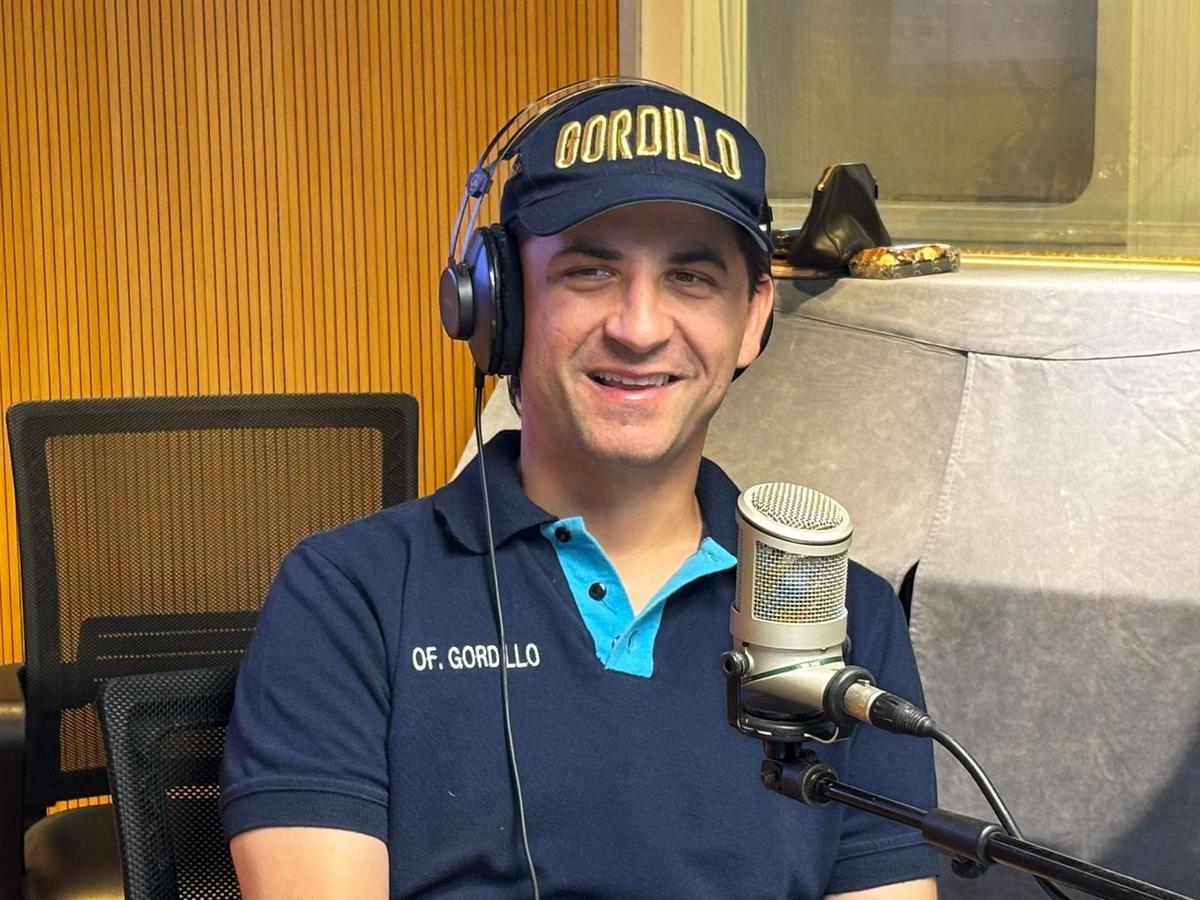 El Oficial Gordillo, con Rony Vargas.