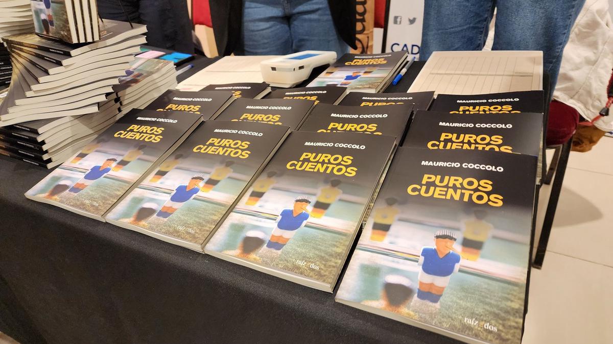 FOTO: Mauricio Coccolo presentó su libro "Puros Cuentos" en el Teatro Real