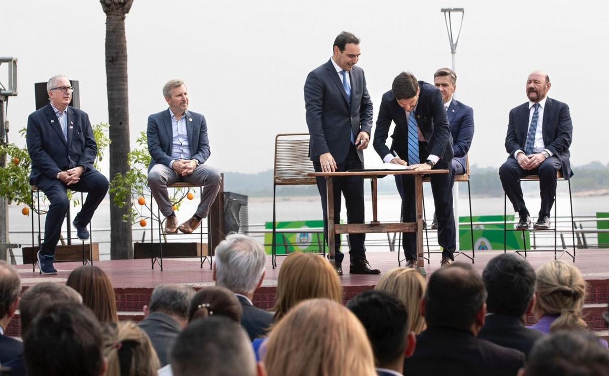 FOTO: Pullaro firmó acuerdo con cinco gobernadores del norte para la 