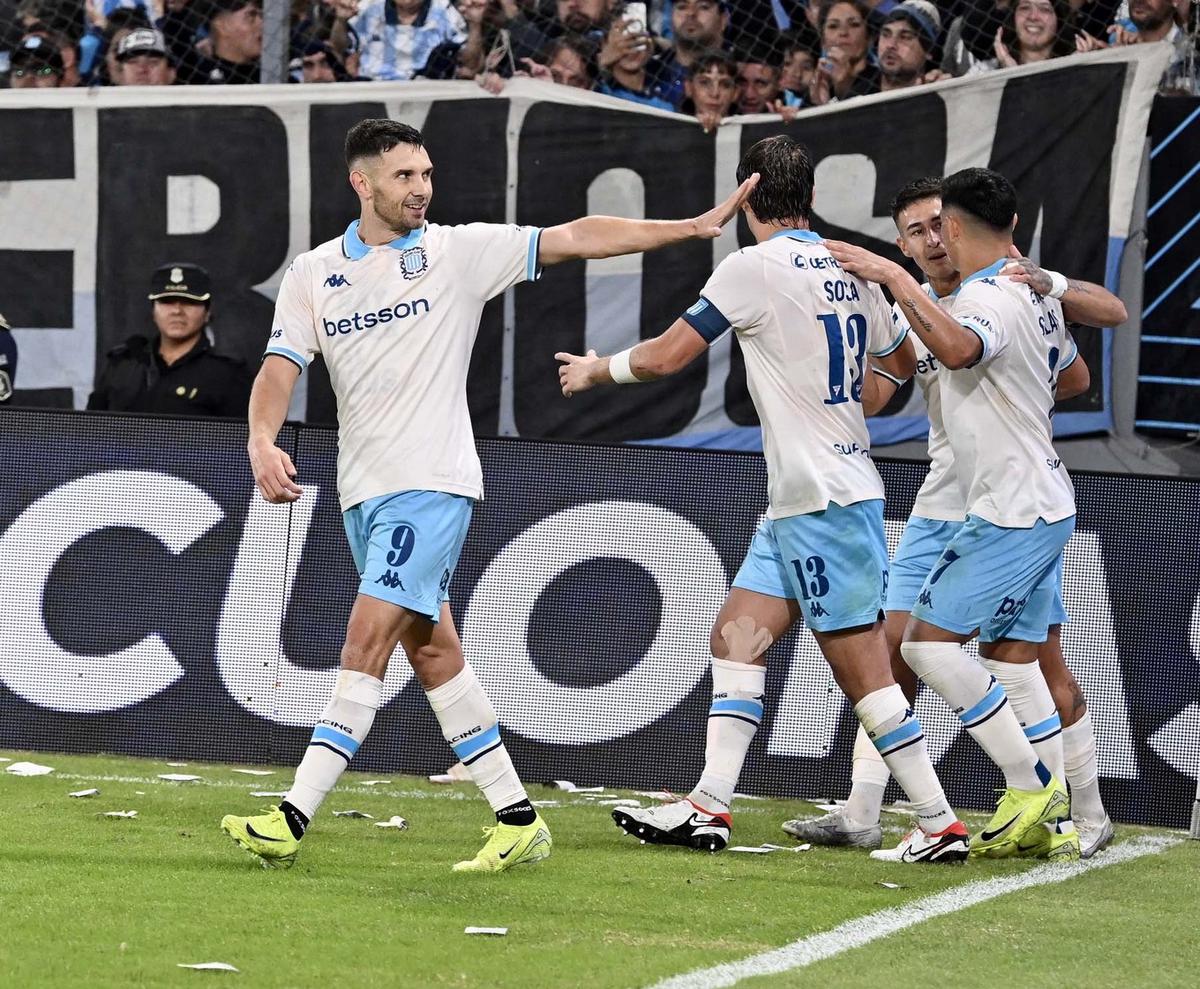 FOTO: Racing le ganó a Banfield con 