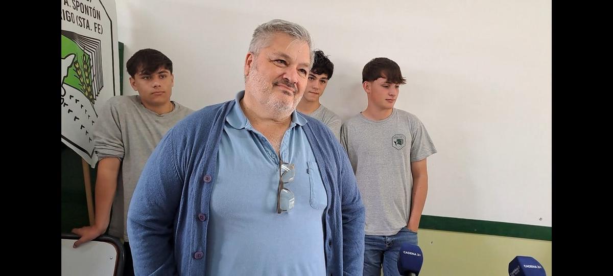 El profesor, Sergio Fabris, se emocionó con sus alumnos.