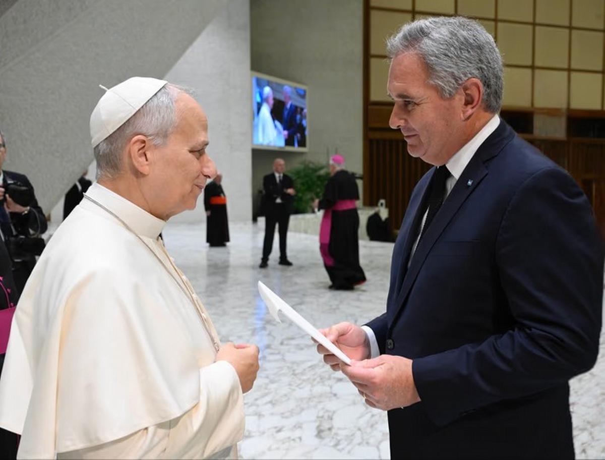 El papa León junto a Quirno.