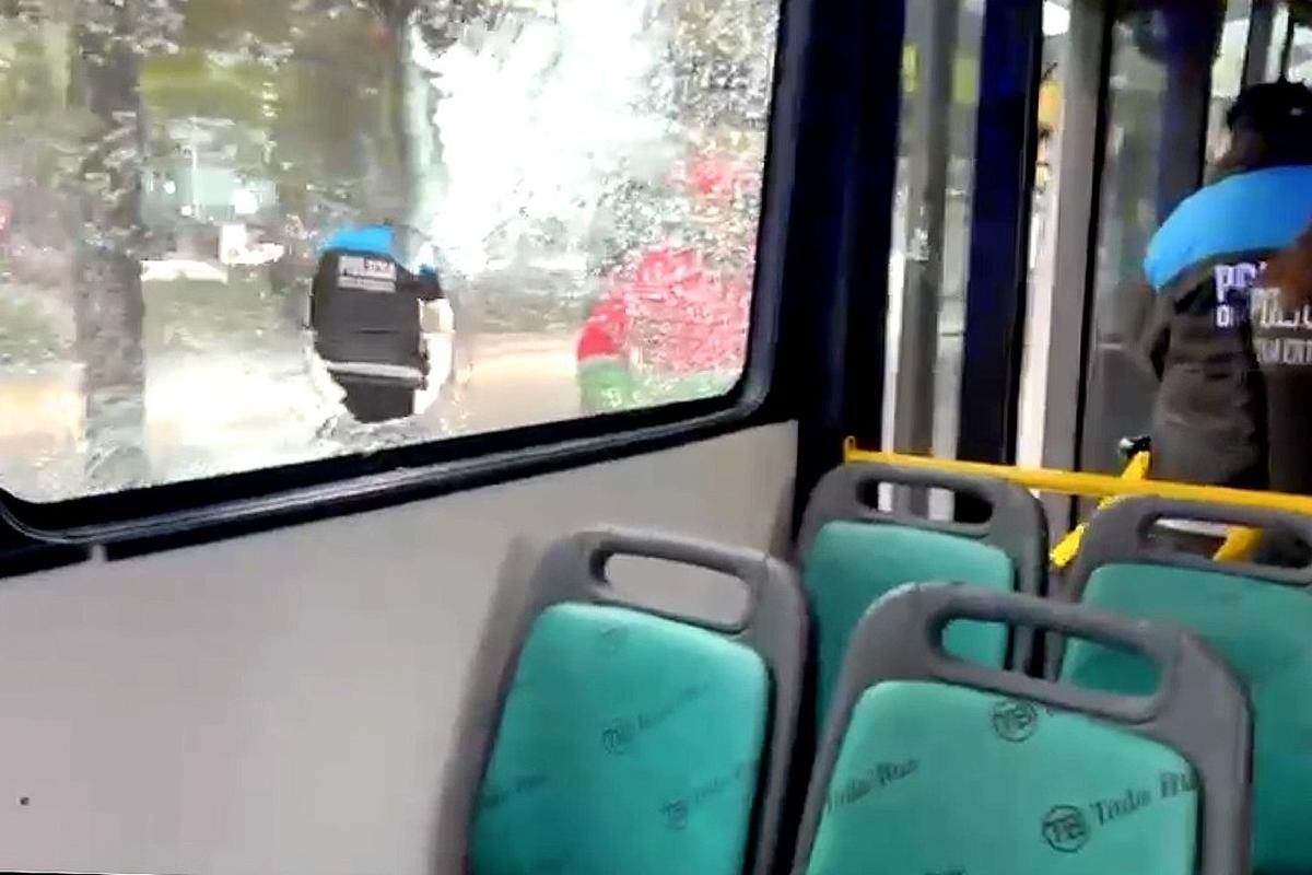 Dictan internación voluntaria para el acusado de atacar un colectivo y herir a pasajeros