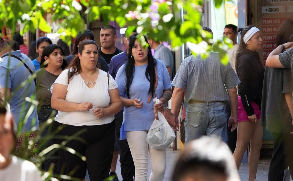 FOTO: Intenso movimiento en Córdoba por el Día de la Madre. (Foto: Daniel Cáceres/Cadena 3)