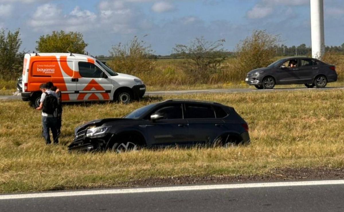 El choque en la mano a Rosario.