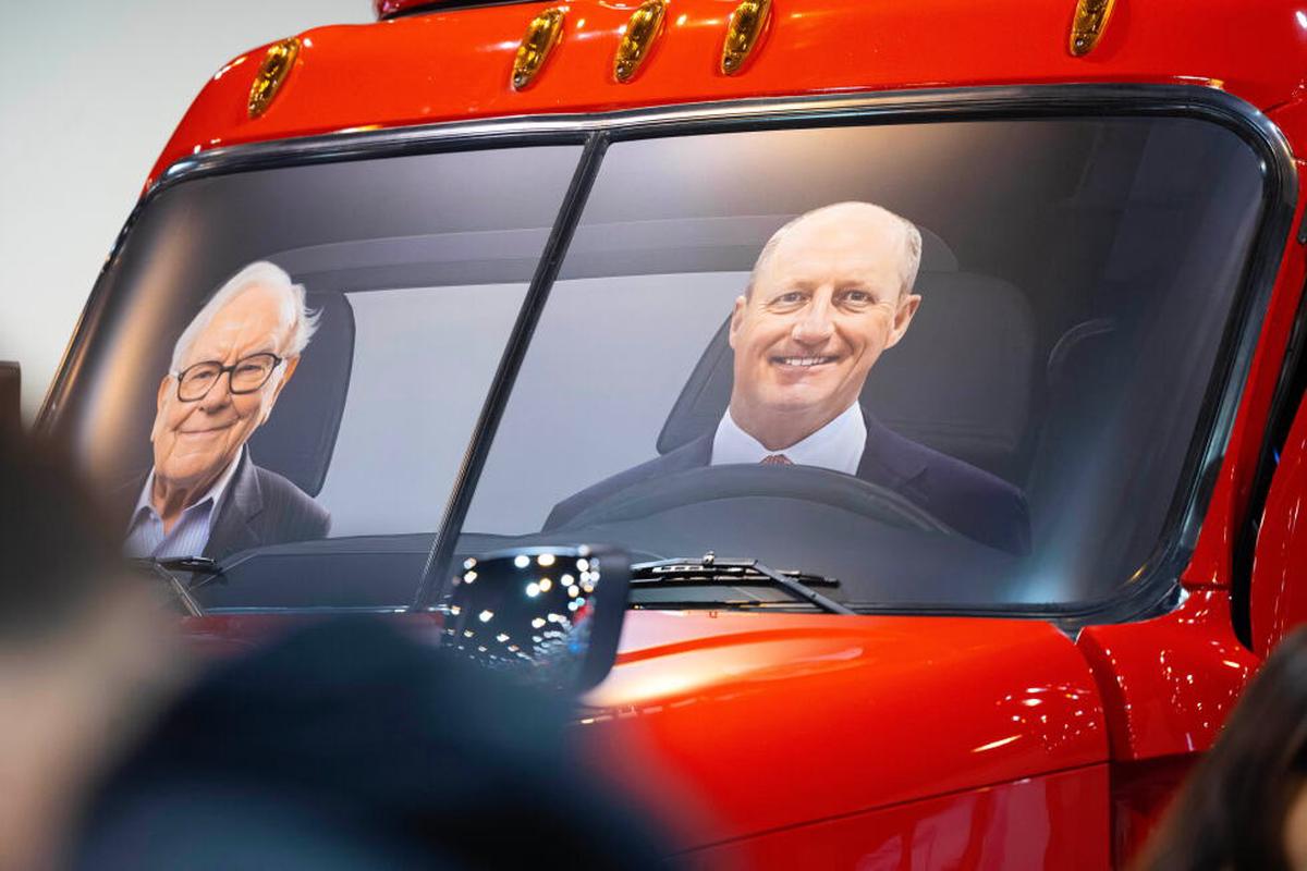 Berkshire invierte $10.000 millones en la matriz de Google y recompra $4.500 millones en acciones