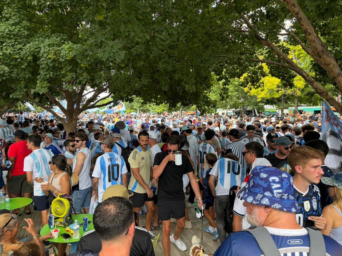 Banderazo argentino en Dallas.