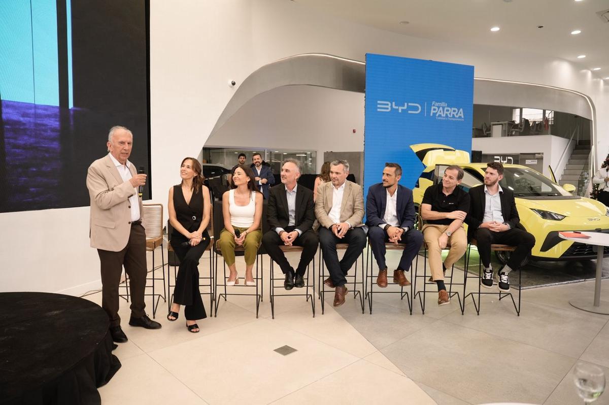 Parra inauguró concesionario oficial BYD Villa Cabrera
