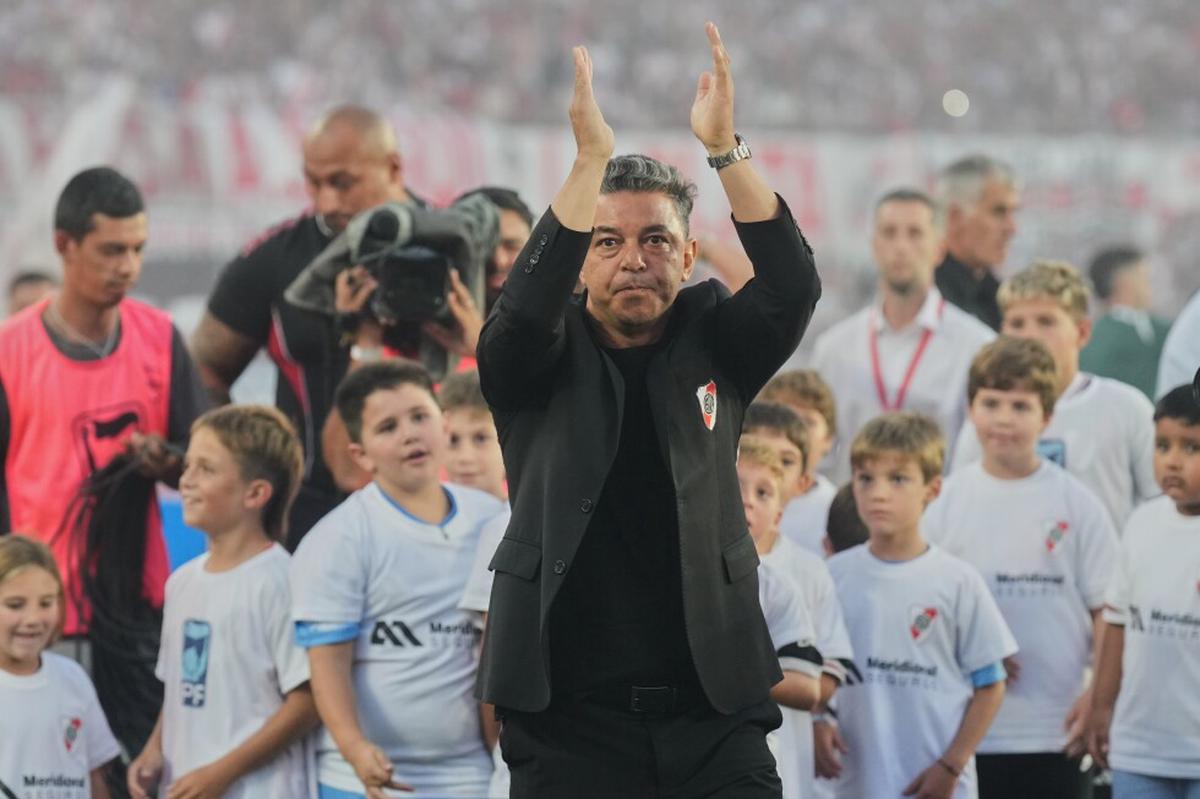 Tras su segundo paso por River, "El Muñeco" será presentado en Ecuador.