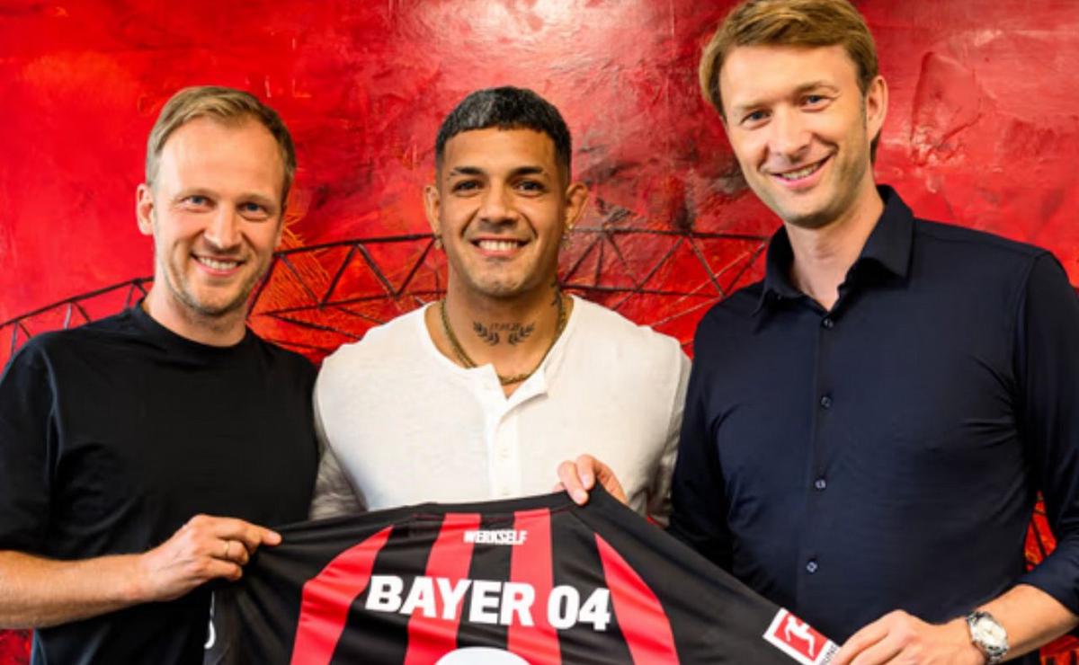 Facundo Medina fue presentado en el Bayer Leverkusen.