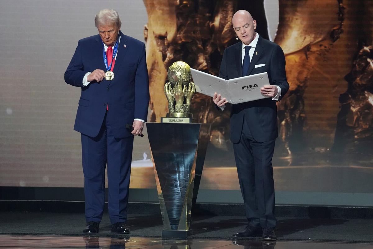 Premio de la paz para Trump genera queja contra Infantino ante investigadores éticos de la FIFA