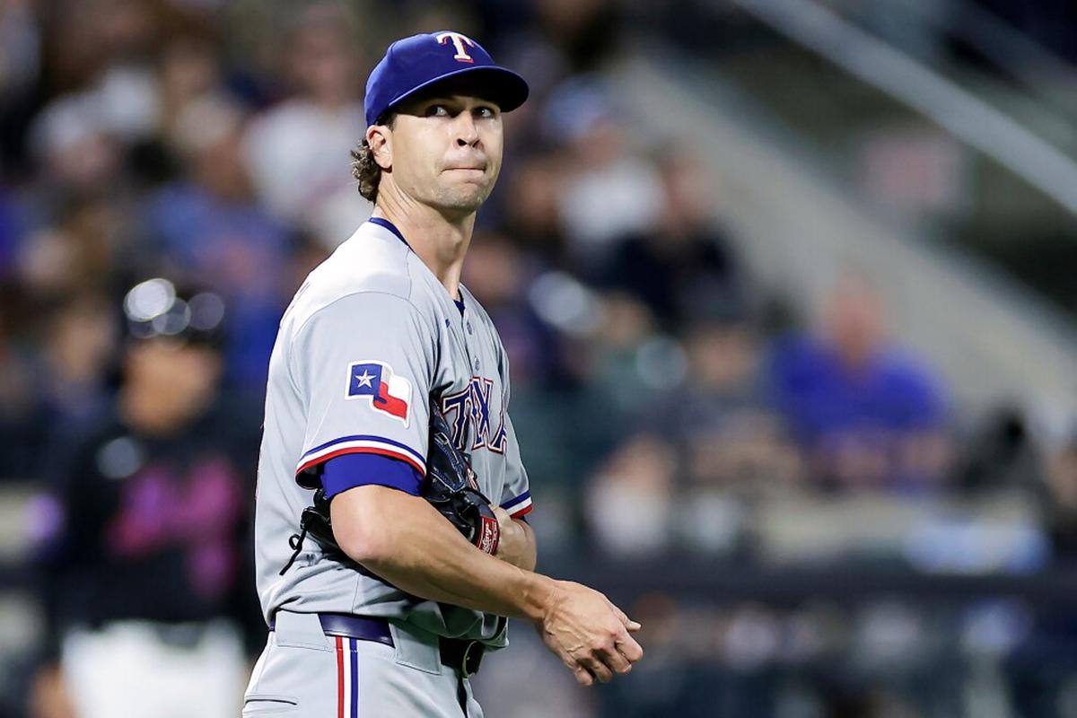 Jacob deGrom se perderá duelo de Rangers ante Filis por rigidez de cuello