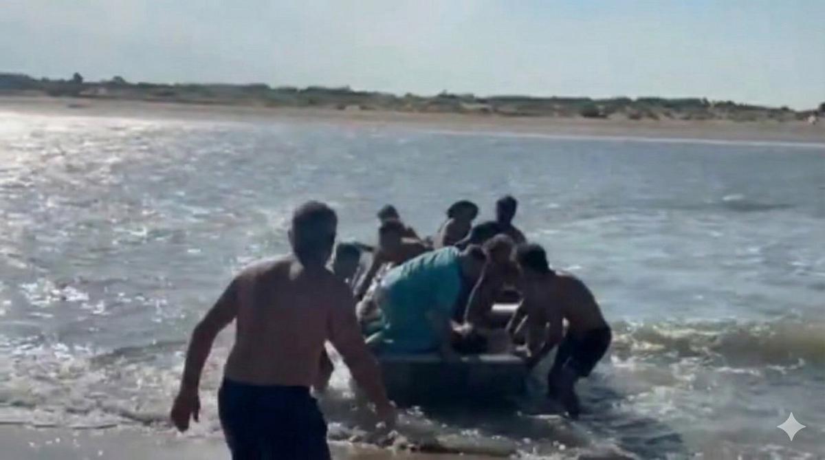 Dramático rescate en Mar Chiquita tras crecida del mar: un hombre en peligro