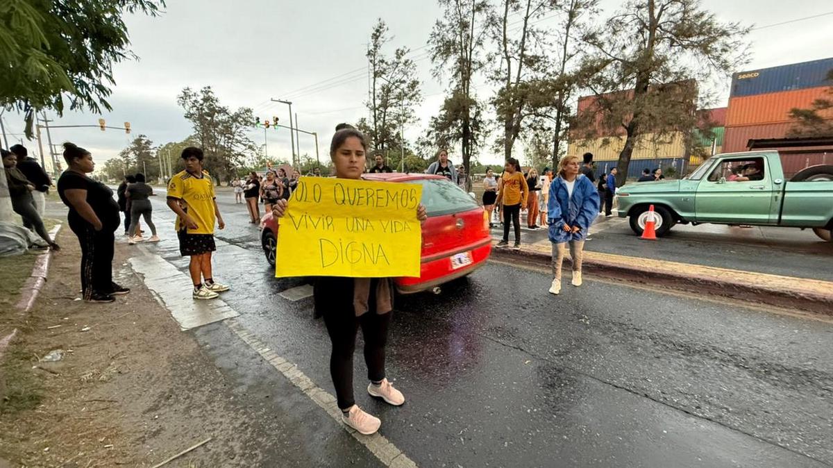 Vecinos de Ciudad de Evita piden justicia por asesinato de un joven de 24 años.