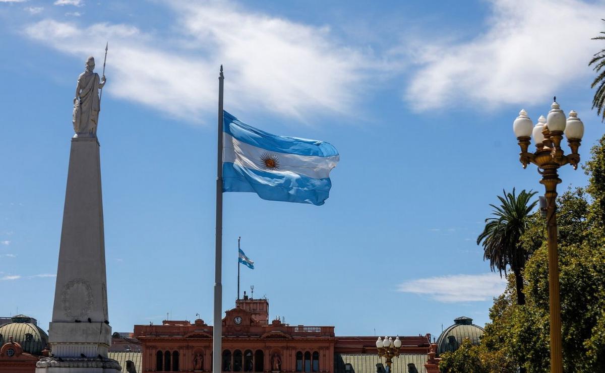El símbolo argentino frente a la Casa Rosada.