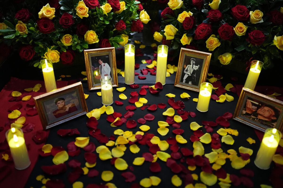 Música, cine y devoción en el décimo aniversario de la muerte del astro mexicano Juan Gabriel