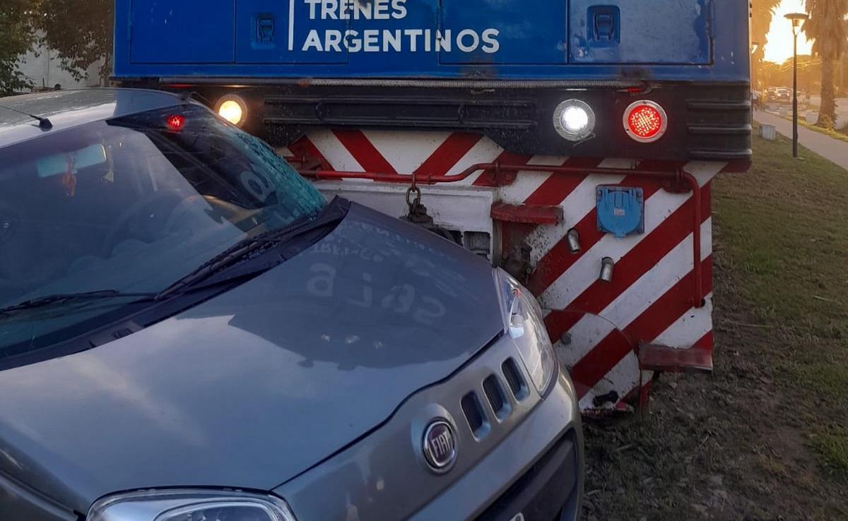 Choque entre un auto y un tren en Malvinas Argentinas. (Fernando Barrionuevo/C3)